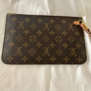 💯Authentic Louis Vuitton Monogram Neverfull Pouch Beige